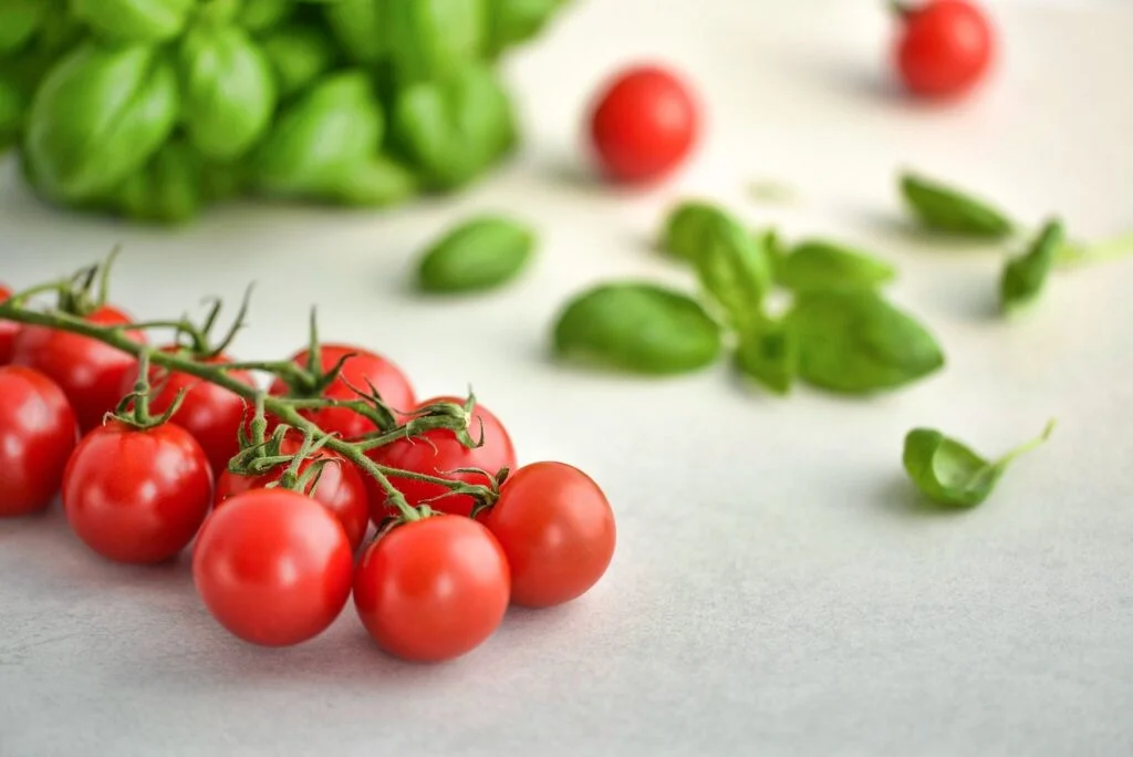 tomatoes, basil, food-3404263.jpg