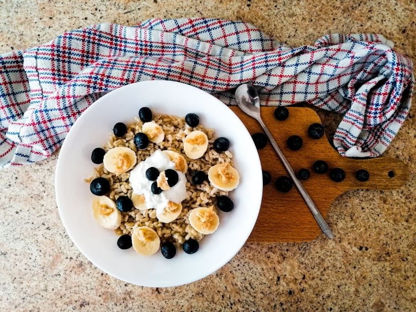 avizu-kose-su-bananais-silauogemis-ir-riesutu-kremu