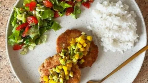 sultingi-lasisos-kotletai-su-mango-avokado-salsa